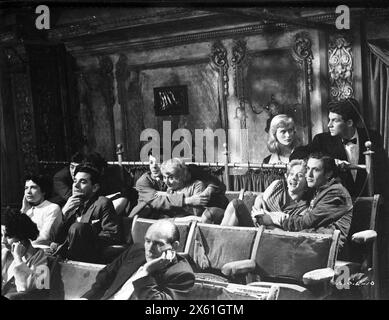 VIRGINIA McKenna und BILL TRAVERS in einer Szene aus DER KLEINSTEN SHOW DER WELT 1957 Regisseur BASIL DEARDEN Story WILLIAM ROSE Music WILLIAM ALLWYN Make Up Künstler HARRY FRAMPTON Hallmark Productions / British Lion Stockfoto