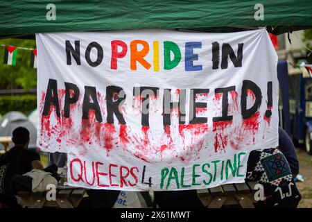 Leeds, Großbritannien. MAI 2024. Das Banner lautet „kein Stolz in der Apartheid“, das sich im Pro-Palästina-Lager bei der Besetzung der Leeds-Universität befindet. Credit Milo Chandler/Alamy Live News Stockfoto