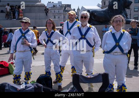 Die Tänzer von Westminster Morris treten am jährlichen Day of Dance auf dem Trafalgar Square auf. Stockfoto