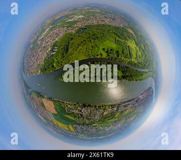 Luftbild, Fluss Sieg und Siegmündung, Fluss Rhein und Binnenschifffahrt mit Containerschiff, Diescholl Altarm der Sieg und Waldgebiet Siegaue, Ortsansicht Mondorf und Bergheim, Mondofer Hafen und Rhein-Yacht-Club Niederkassel-Mondorf e.V., Erdkugel, Fisheye Aufnahme, Fischaugen Aufnahme, 360 Grad Aufnahme, winzige Welt, kleiner Planet, Fisheye Bild, Bergheim, Troisdorf, Nordrhein-Westfalen, Deutschland ACHTUNGxMINDESTHONORARx60xEURO *** Luftaufnahme, Sieg- und Siegemündung, Rhein und Binnenschifffahrt mit Containerschiffen, Diescholl altem Siegerarm und Wald A Stockfoto