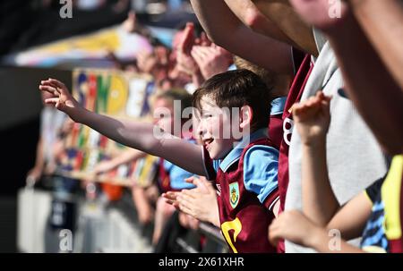 London, Großbritannien. Mai 2024. Ein junger Burnley-Fan. Premier League-Spiel Tottenham Hotspur gegen Burnley im Tottenham Hotspur Stadium in London am Samstag, den 11. Mai 2024. Dieses Bild darf nur für redaktionelle Zwecke verwendet werden. Foto nur für redaktionelle Verwendung von Sandra Mailer/Andrew Orchard Sportfotografie/Alamy Live News Credit: Andrew Orchard Sportfotografie/Alamy Live News Stockfoto