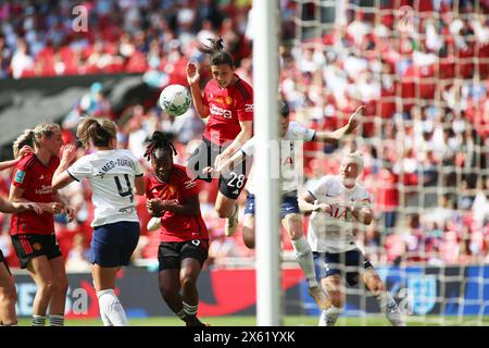 London, Großbritannien. Mai 2024. London, 12. Mai 2024: Rachel Williams (28 Manchester United) führt den Ball in die Hinterseite des Netzes, um das zweite Tor 2-0 beim Finale des Vitality Womens FA Cup zwischen Manchester United und Tottenham Hotspur im Wembley Stadium, London, England am 12. Mai 2024 (Pedro Soares/SPP) Guthaben: SPP Sport Pressefoto. /Alamy Live News Stockfoto