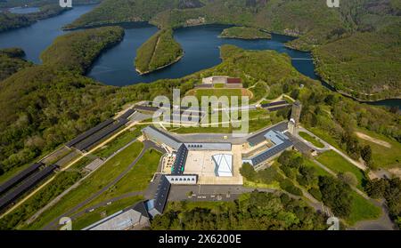 Luftbild, Vogelsang IP Gebäudekomplex und historisches Museum auf dem Berg Erpenscheid, unter Denkmalschutz stehende ehemalige NS-Ordensburg Vogelsang, Urfttalsperre und Urftsee, Waldgebiet Hügel und Täler, Nordeifel Nationalpark Eifel, Morsbach, Schleiden, Nordrhein-Westfalen, Deutschland ACHTUNGxMINDESTHONORARx60xEURO *** Luftsicht, Vogelsang IP Gebäudekomplex und historisches Museum auf dem Erpenscheid, denkmalgeschütztes ehemaliges NS Ordensburg Vogelsang, Urfttalsperre und Urftsee, Waldgebiet Hügel und Täler, Nordeifel Nationalpark Eifel, Morsbach, Schleiden, Nordrhein-Westfalen, Deutschland ATT Stockfoto