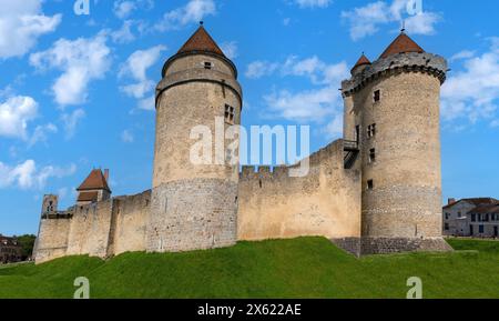 Schloss Blandy les Tours im Departement seine-et-Marne bei Paris, Frankreich. Panoramablick auf das Schloss. Stockfoto