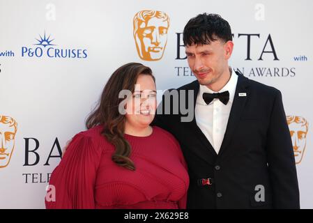 Jessica Gunning und Richard Gadd nahmen an den BAFTA TV Awards 2024 in der Royal Festival Hall in London Teil. Bilddatum: Sonntag, 12. Mai 2024. Stockfoto