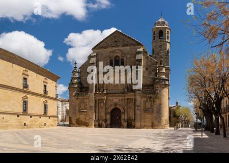 Ubeda, Spanien - 3. April 2024: Blick auf die Heilige Kapelle des Erlösers in der andalusischen Stadt Ubeda Stockfoto