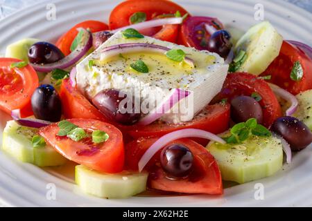 Klassischer griechischer Salat, Studio-Aufnahme Stockfoto