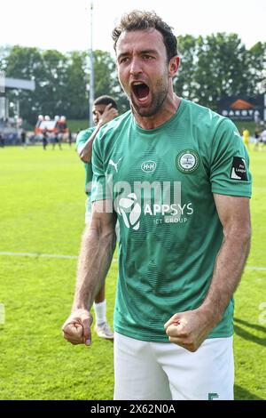 Deinze, Belgien. Mai 2024. Lommel's Dries Wouters feiern nach dem Sieg eines Fußballspiels zwischen KMSK Deinze und Lommel SK am Sonntag, den 12. Mai 2024 in Deinze, der zweiten Etappe des Halbfinales für den Aufstieg am Ende der zweiten Liga der Challenger Pro League 2023-2024. BELGA FOTO DAVID PINTENS Credit: Belga News Agency/Alamy Live News Stockfoto