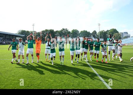 Deinze, Belgien. Mai 2024. Die Spieler von Lommel feiern nach dem Sieg eines Fußballspiels zwischen KMSK Deinze und Lommel SK am Sonntag, den 12. Mai 2024 in Deinze, die zweite Etappe des Halbfinales für den Aufstieg am Ende der zweiten Liga der Challenger Pro League 2023-2024 der belgischen Meisterschaft. BELGA FOTO DAVID PINTENS Credit: Belga News Agency/Alamy Live News Stockfoto