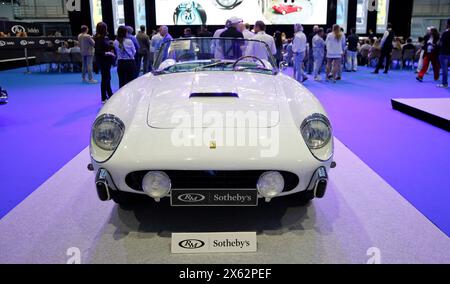 Monaco, Monte-Carlo - 11. Mai 2024: RM Sothebys 7. Biennale Auktion im Grimaldi Forum am Meer mit 1958 Ferrari 250 GT Cabriolet Series I. Mandoga Media Germany, Sotheby, Oldtimer Stockfoto