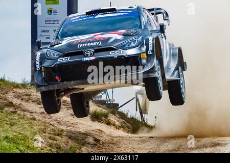 Fafe, Portugal. Mai 2024. Kalle Rovanpera springt im Toyota GR Yaris Rally1 HYBRID n.17 (Jose Salgueiro/SPP) Credit: SPP Sport Press Photo. /Alamy Live News Stockfoto