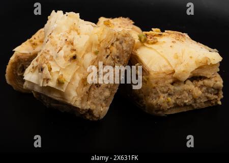 Frisch zubereitete Backlava-Plätze, Gebäck, Dessert. Stockfoto