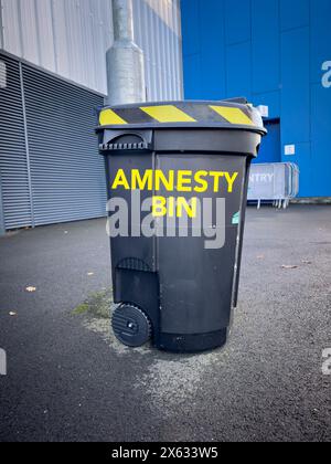 Waffenamnestie vor dem York Community Stadium. UK Stockfoto