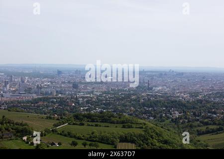 Blick über wien, österreich, vom Kahlenberg in wien, österreich, an einem sonnigen Frühlingstag Stockfoto