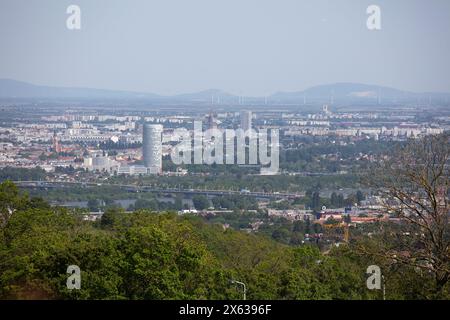 Blick über wien, österreich, vom Kahlenberg in wien, österreich, an einem sonnigen Frühlingstag Stockfoto