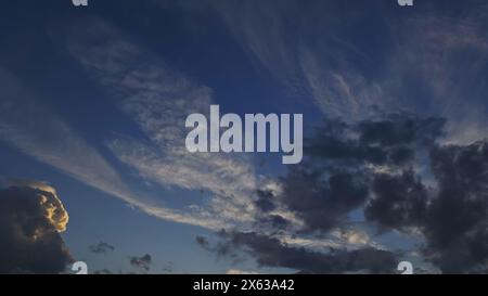 Schönen Sonnenuntergang Himmel Stockfoto