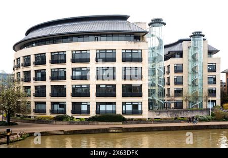 Das Hauptquartier von Thames Water, das Clearwater Court. Unter dem vollständigen Namen Thames Water Utilities Ltd. Befindet sich das Hotel an der Themse in der Vastern Road, Reading, Berkshire, England. Thames Water ist Großbritanniens größtes Wasser- und Abwasserunternehmen und hat finanzielle Probleme und wird kritisiert, weil unbehandeltes Abwasser in Flüsse gepumpt wurde. Quelle: Stephen Bell Stockfoto