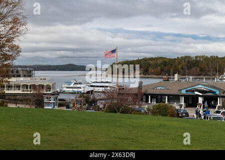 Bar Harbor, Maine, USA - 21. Oktober 2023: Blick auf den Hafen in der Innenstadt von Bar Harbor, Maine, USA. Stockfoto