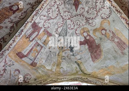 Gemälde des Eingangs nach Jerusalem auf einer weiß getünchten Wand in der Skarhults Church, Eslöv, Schweden, 7. Mai 2024 Stockfoto