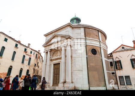 Venedig, Italien - 2. April 2022: Santa Maria Maddalena in Cannaregio, oder La Maddalena ist eine Kirche in Venedig, Italien, im Sestiere von Cannaregio. Stockfoto