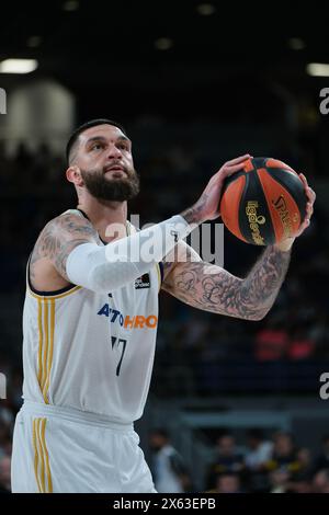 Vincent Poirier Spieler von Real Madrid während des Spiels zwischen Real Madrid und Baskonia - Liga Endesa im Wizink Center am 12. Mai 2024 in Madrid, Spa Stockfoto