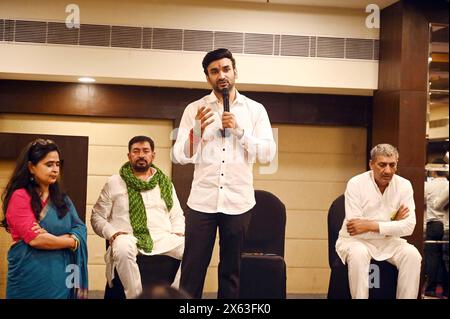 GURUGRAM, INDIEN – 12. MAI: Jannayak Janta Party (JJP) Gurugram Lok Sabha Sitzkandidat, Rapper Rahul Yadav 'Fazilpuria' spricht Mitglieder der RWA aus verschiedenen Wohngesellschaften an und appellierte an seine Stimme bei der Wahl von Lok Sabha in der Old Delhi Road am 12. Mai 2024 in Gurugram, Indien. (Foto: Parveen Kumar/Hindustan Times/SIPA USA) Credit: SIPA USA/Alamy Live News Stockfoto