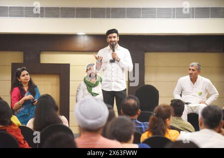 GURUGRAM, INDIEN – 12. MAI: Jannayak Janta Party (JJP) Gurugram Lok Sabha Sitzkandidat, Rapper Rahul Yadav 'Fazilpuria' spricht Mitglieder der RWA aus verschiedenen Wohngesellschaften an und appellierte an seine Stimme bei der Wahl von Lok Sabha in der Old Delhi Road am 12. Mai 2024 in Gurugram, Indien. (Foto: Parveen Kumar/Hindustan Times/SIPA USA) Credit: SIPA USA/Alamy Live News Stockfoto