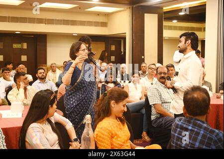 GURUGRAM, INDIEN – 12. MAI: Jannayak Janta Party (JJP) Gurugram Lok Sabha Sitzkandidat, Rapper Rahul Yadav 'Fazilpuria' spricht Mitglieder der RWA aus verschiedenen Wohngesellschaften an und appellierte an seine Stimme bei der Wahl von Lok Sabha in der Old Delhi Road am 12. Mai 2024 in Gurugram, Indien. (Foto: Parveen Kumar/Hindustan Times/SIPA USA) Credit: SIPA USA/Alamy Live News Stockfoto