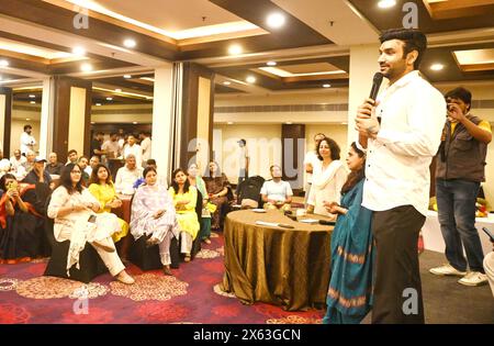 GURUGRAM, INDIEN – 12. MAI: Jannayak Janta Party (JJP) Gurugram Lok Sabha Sitzkandidat, Rapper Rahul Yadav 'Fazilpuria' spricht Mitglieder der RWA aus verschiedenen Wohngesellschaften an und appellierte an seine Stimme bei der Wahl von Lok Sabha in der Old Delhi Road am 12. Mai 2024 in Gurugram, Indien. (Foto: Parveen Kumar/Hindustan Times/SIPA USA) Credit: SIPA USA/Alamy Live News Stockfoto
