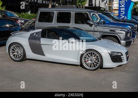 ISTANBUL, TÜRKEI - 13. MAI 2024: Audi R8 im Showroom. Stockfoto