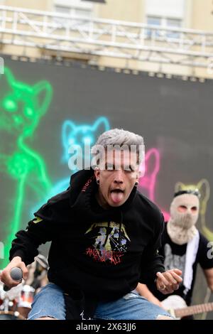 Zagreb, Kroatien, 120524. Die Fans begrüßen den Musiker Baby Lasagna nach seiner Rückkehr aus Malmö, wo er den zweiten Platz beim Eurovision Song Contest auf dem Ban Jelacic Square gewann. Foto: Ivana Grgic / CROPIX Copyright: XxIvanaxGrgicx/xCROPIXx ig docek lasagna17-120524 Stockfoto