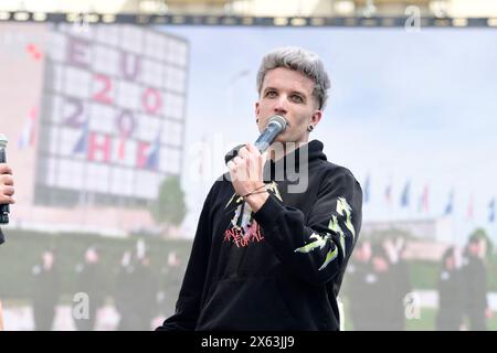 Zagreb, Kroatien, 120524. Die Fans begrüßen den Musiker Baby Lasagna nach seiner Rückkehr aus Malmö, wo er den zweiten Platz beim Eurovision Song Contest auf dem Ban Jelacic Square gewann. Foto: Ivana Grgic / CROPIX Copyright: XxIvanaxGrgicx/xCROPIXx ig docek lasagna20-120524 Stockfoto