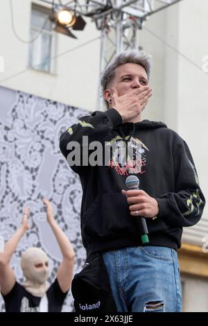 Zagreb, Kroatien, 120524. Die Fans begrüßen den Musiker Baby Lasagna nach seiner Rückkehr aus Malmö, wo er den zweiten Platz beim Eurovision Song Contest auf dem Ban Jelacic Square gewann. Foto: Ivana Grgic / CROPIX Copyright: XxIvanaxGrgicx/xCROPIXx ig docek lasagna27-120524 Stockfoto