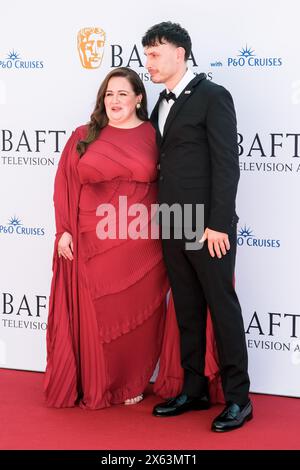 London, Großbritannien. Mai 2024. Jessica Gunning und Richard Gadd fotografierten die Ankunft bei den BAFTA TV Awards mit P&O Cruises 2024 am Sonntag, den 12. Mai 2024 in der Royal Festival Hall in London. Bild von Julie Edwards. Quelle: JEP Celebrity Photos/Alamy Live News Stockfoto