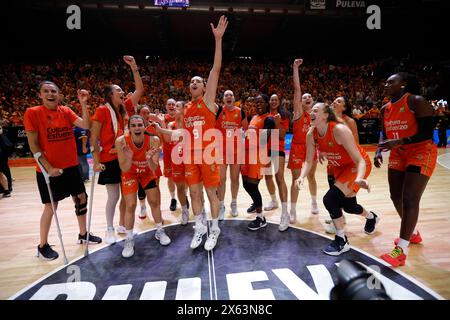 Die Valencia Basket Damenmannschaft feiert den Titel der spanischen Basketball-Liga der Frauen in der La Fonteta Arena Stockfoto