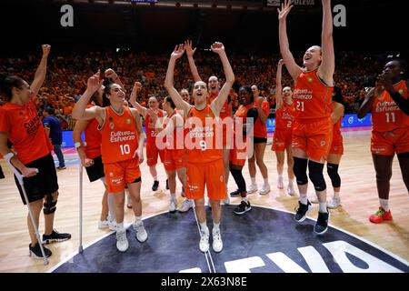 Die Valencia Basket Damenmannschaft feiert den Titel der spanischen Basketball-Liga der Frauen in der La Fonteta Arena Stockfoto