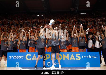 Die Valencia Basket Damenmannschaft feiert den Titel der spanischen Basketball-Liga der Frauen in der La Fonteta Arena Stockfoto