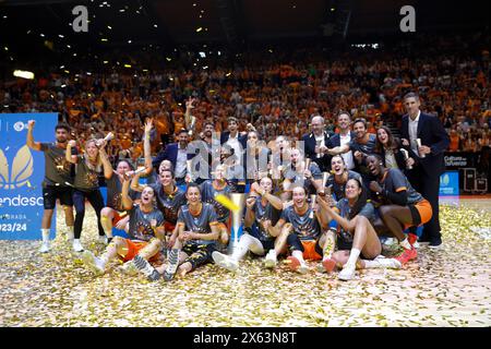 Die Valencia Basket Damenmannschaft feiert den Titel der spanischen Basketball-Liga der Frauen in der La Fonteta Arena Stockfoto