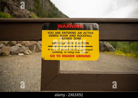 Steinschlaggefahr-Schild Am Trailhead Im Mount Rainier National Park Stockfoto