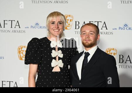 Royal Festival Hall, LONDON, ENGLAND, Großbritannien - 12. MAI 2024: Moderatorin des Sports Coverage Award Maisie Adam und Billy Monger posieren während der BAFTA Television Awards 2024 mit P&O Cruises im Winners Room während der BAFTA Television Awards 2024 mit P&O Cruises, London, UK. Quelle: Siehe Li/Picture Capital/Alamy Live News Stockfoto