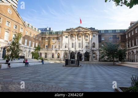 Der Ausstellungsraum der King's College London Science Gallery verbindet Kunst und Wissenschaft, London Bridge, London, England, UK, 2023 Stockfoto