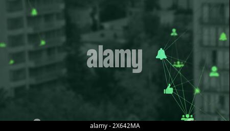 Bild von Kugeln mit digitalen Symbolen, die sich gegen die Luftaufnahme hoher Gebäude drehen Stockfoto