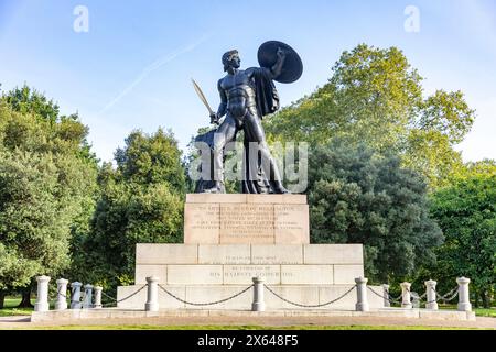 Bronzestatue der Achillien, Denkmal für den Duke of Wellington, geschaffen von Richard Westmacott und 1822 in Hyde Park, London, England, Großbritannien, enthüllt Stockfoto