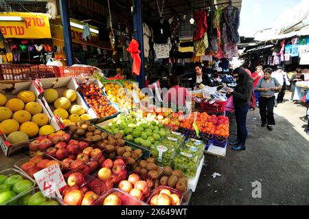 Der lebhafte Carmel-Markt in Tel-Aviv, Israel. Stockfoto