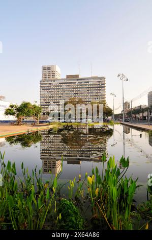 Das Rathaus am nördlichen Ende des Rabin-Platzes in Tel Aviv, Israel. Stockfoto