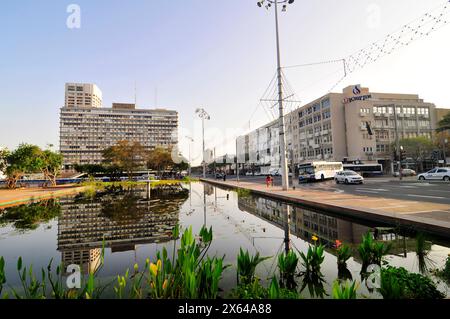 Das Rathaus am nördlichen Ende des Rabin-Platzes in Tel Aviv, Israel. Stockfoto