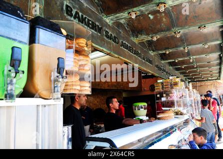 Abouelafia Bakery in der Yefet Street in Jaffa, Israel. Stockfoto