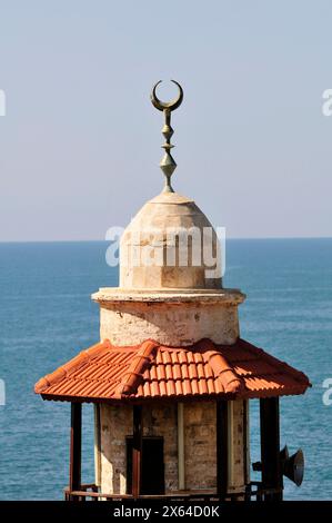 Minarett der Al-Bahr Moschee in der Altstadt von Jaffa, Israel Stockfoto