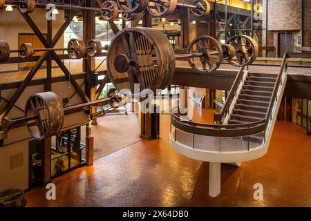 Blick in die Lobby auf das Columbus Convention & Trade Center im restaurierten Gebäude der Columbus Iron Works aus dem Jahr 1853 am Chattahoochee River in Columbus, GA. Stockfoto