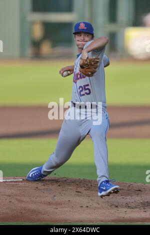 Bradenton, FL: St. Lucie Mets Pitcher Austin Troesser (25) liefert einen Platz während eines MiLB-Spiels gegen die Bradenton Marauders am 5. April 2024 in LE Stockfoto